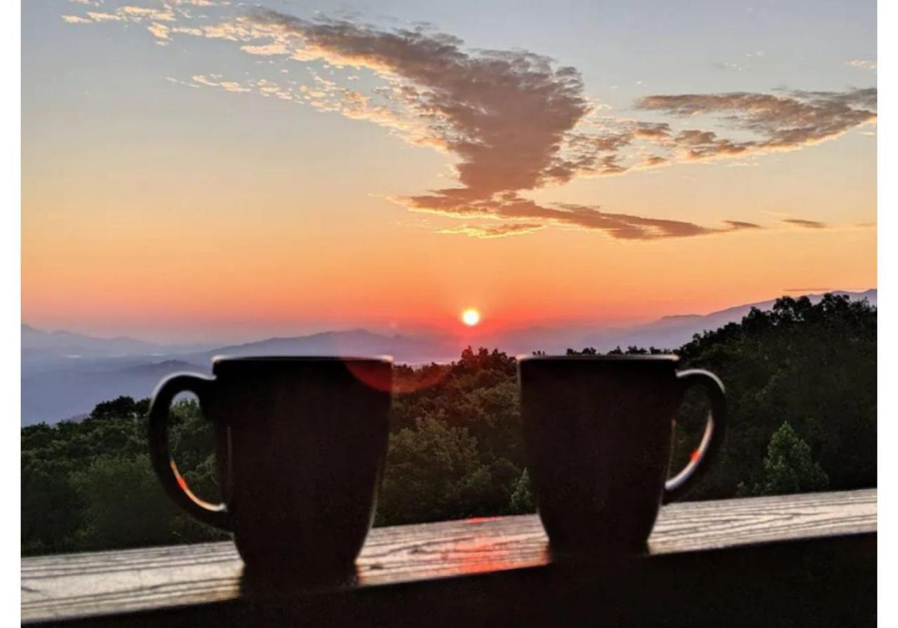 Wow Views!!-Mountain Escape-Outdoor Pool-Close To Downtown-Wifi-Cable-Private Balcony Gatlinburg Esterno foto