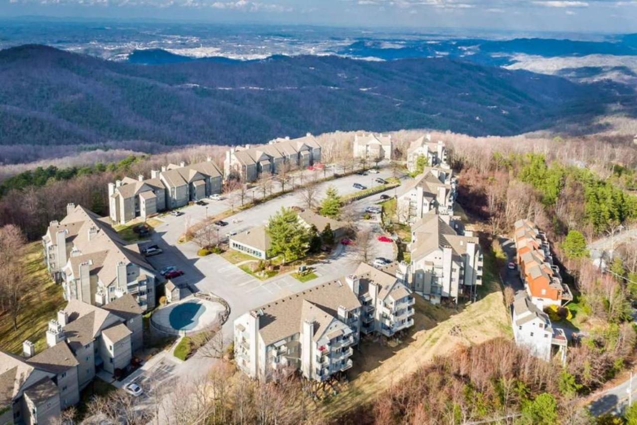 Wow Views!!-Mountain Escape-Outdoor Pool-Close To Downtown-Wifi-Cable-Private Balcony Gatlinburg Esterno foto