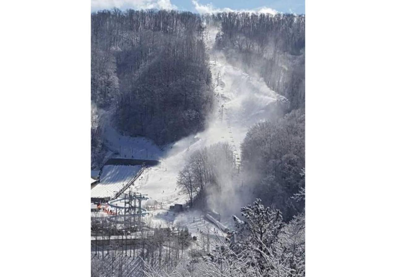 Wow Views!!-Mountain Escape-Outdoor Pool-Close To Downtown-Wifi-Cable-Private Balcony Gatlinburg Esterno foto